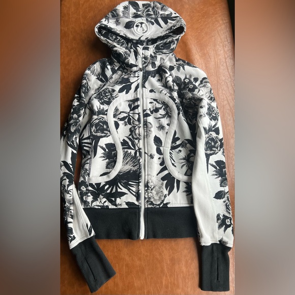Lululemon Black + White Floral Scuba Hoodie - Picture 5 of 11